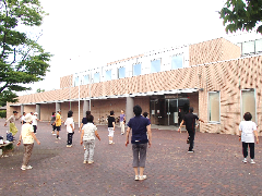 夏期ラジオ体操(市立図書館前広場)