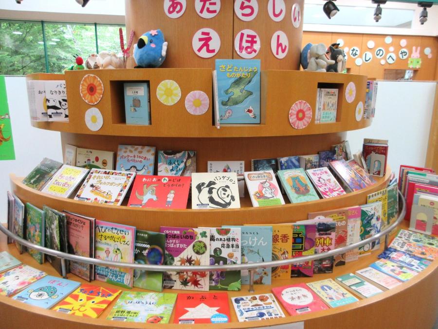 5月の新着図書のお知らせ児童コーナーの写真