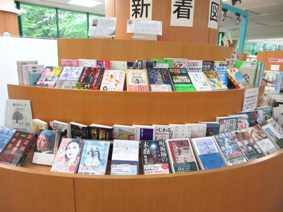 5月の新着図書のお知らせ一般コーナーの写真