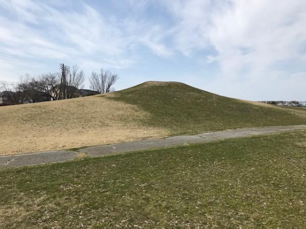 ふるさと公園　築山