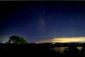 夜の川と天の川の写真