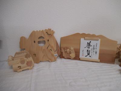 ごずっちょの形をした木工製品3種類の写真