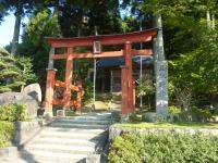 旦飯野神社の赤い鳥居の写真